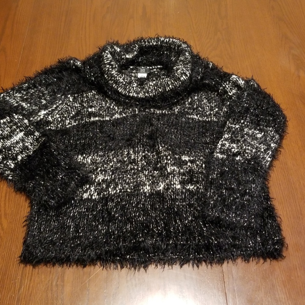 Lark Lane Fuzzy metallic silver black sweater T101